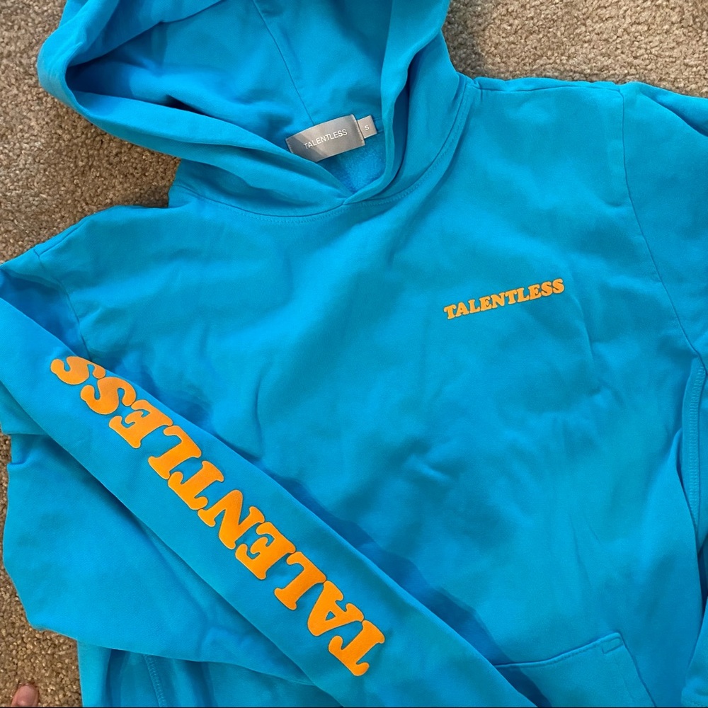 TALENTLESS Sweatsuit